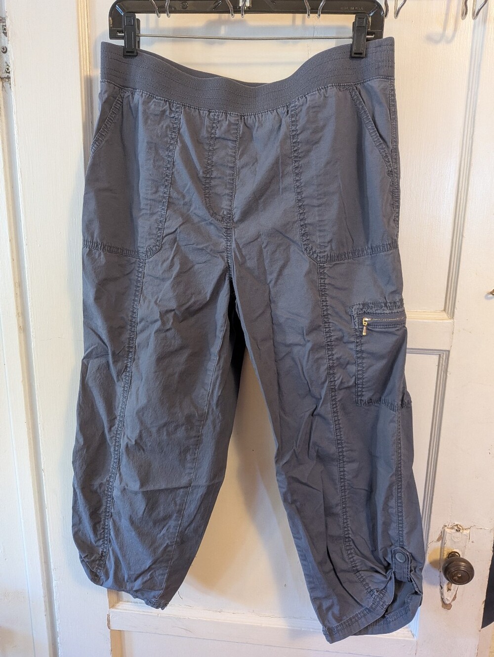 Chico's omen's Casual Gray Cropped Cargo Pants, size 10